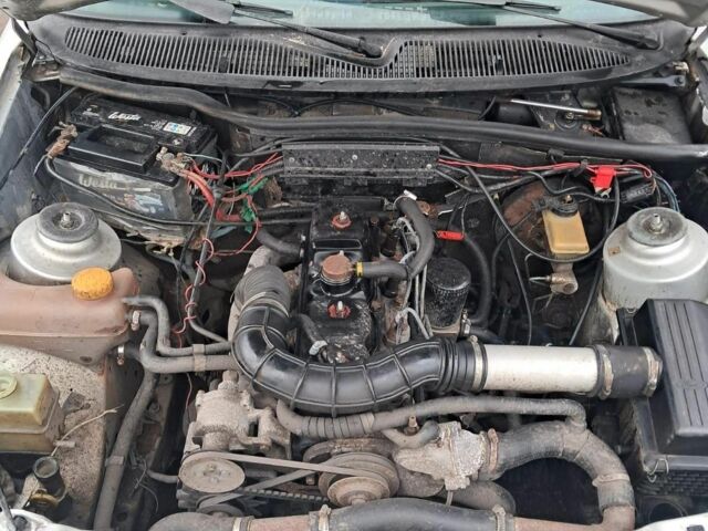 Серый Форд Сиерра, объемом двигателя 2.3 л и пробегом 320 тыс. км за 1350 $, фото 6 на Automoto.ua