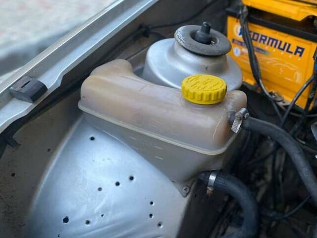 Серый Форд Сиерра, объемом двигателя 1.6 л и пробегом 150 тыс. км за 1650 $, фото 16 на Automoto.ua