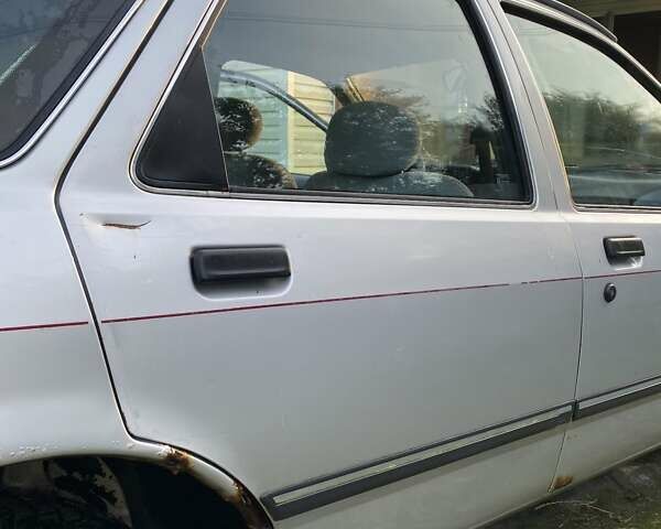 Серый Форд Сиерра, объемом двигателя 2 л и пробегом 160 тыс. км за 1000 $, фото 17 на Automoto.ua