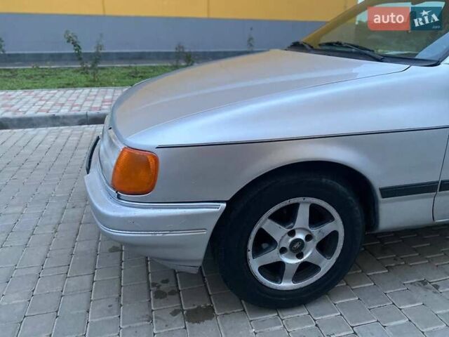 Серый Форд Сиерра, объемом двигателя 1.6 л и пробегом 150 тыс. км за 1650 $, фото 4 на Automoto.ua