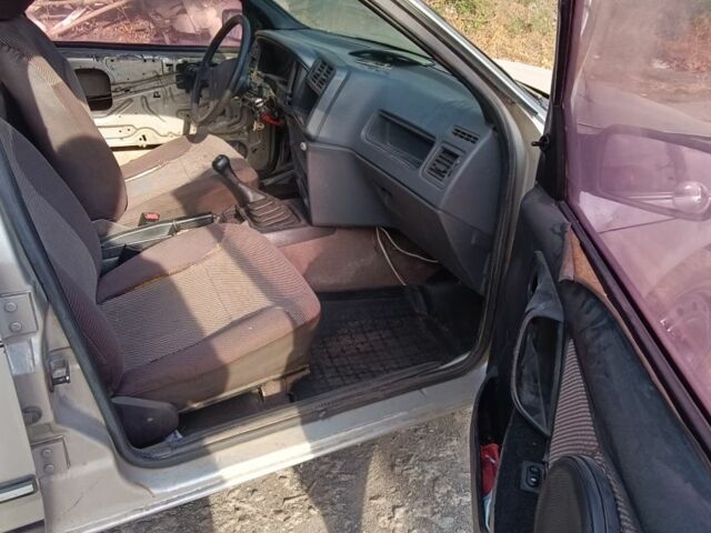 Серый Форд Сиерра, объемом двигателя 0 л и пробегом 100 тыс. км за 334 $, фото 4 на Automoto.ua