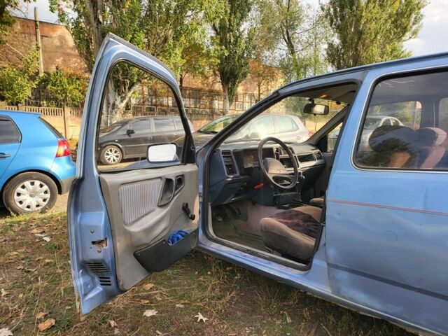 Форд Сиерра 1985 в Днепре (Днепропетровске) на Automoto.ua Синий Форд Сиерра, объемом двигателя 1.8 л и пробегом 500 тыс. км за 950 $, фото 11 на Automoto.ua