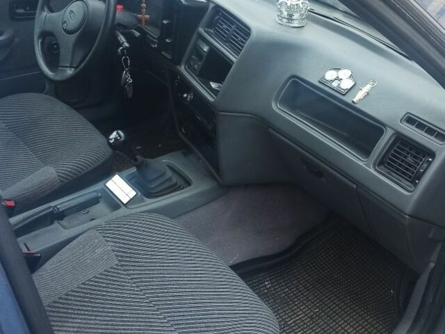 Синий Форд Сиерра, объемом двигателя 2 л и пробегом 31 тыс. км за 500 $, фото 1 на Automoto.ua