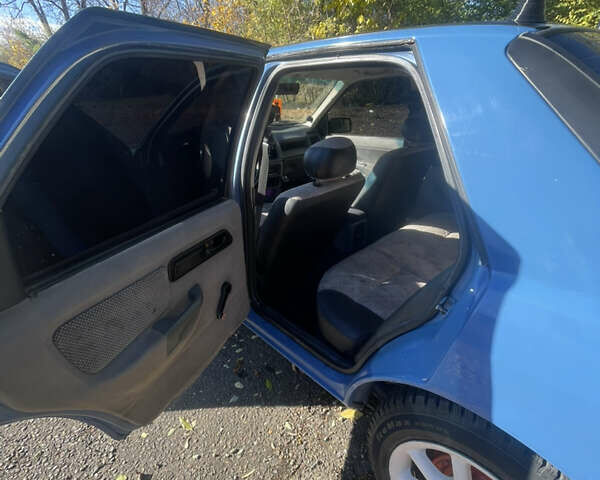 Синий Форд Сиерра, объемом двигателя 2 л и пробегом 250 тыс. км за 2000 $, фото 3 на Automoto.ua