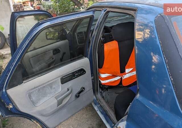 Синий Форд Сиерра, объемом двигателя 2 л и пробегом 350 тыс. км за 400 $, фото 2 на Automoto.ua