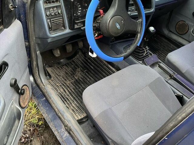 Синій Форд Сієрра, об'ємом двигуна 2 л та пробігом 300 тис. км за 400 $, фото 5 на Automoto.ua