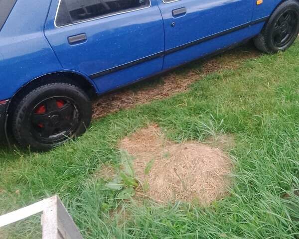 Синій Форд Сієрра, об'ємом двигуна 2 л та пробігом 500 тис. км за 700 $, фото 3 на Automoto.ua