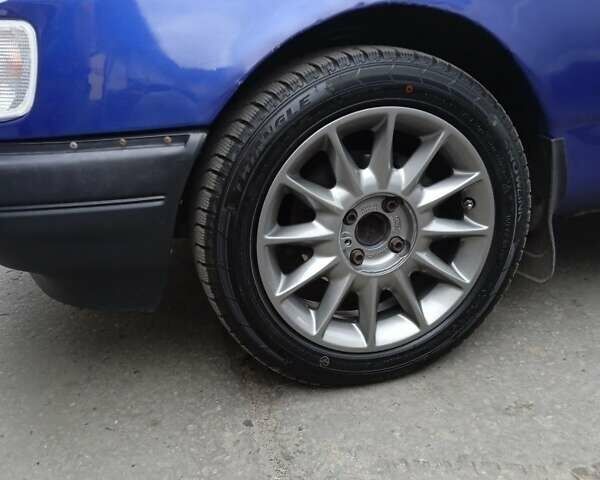 Синій Форд Сієрра, об'ємом двигуна 2 л та пробігом 360 тис. км за 3640 $, фото 1 на Automoto.ua