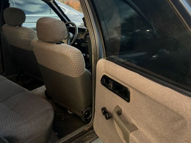 Синий Форд Сиерра, объемом двигателя 2 л и пробегом 40 тыс. км за 1150 $, фото 5 на Automoto.ua