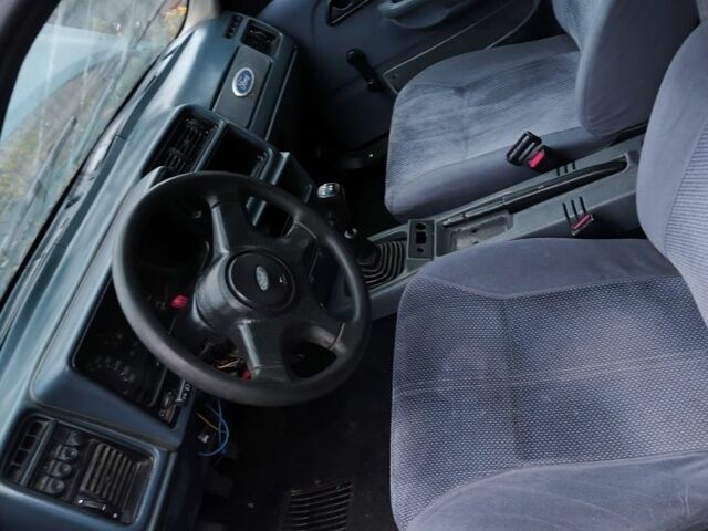 Синий Форд Сиерра, объемом двигателя 2 л и пробегом 200 тыс. км за 800 $, фото 6 на Automoto.ua