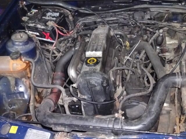 Синій Форд Сієрра, об'ємом двигуна 1.8 л та пробігом 100 тис. км за 654 $, фото 3 на Automoto.ua