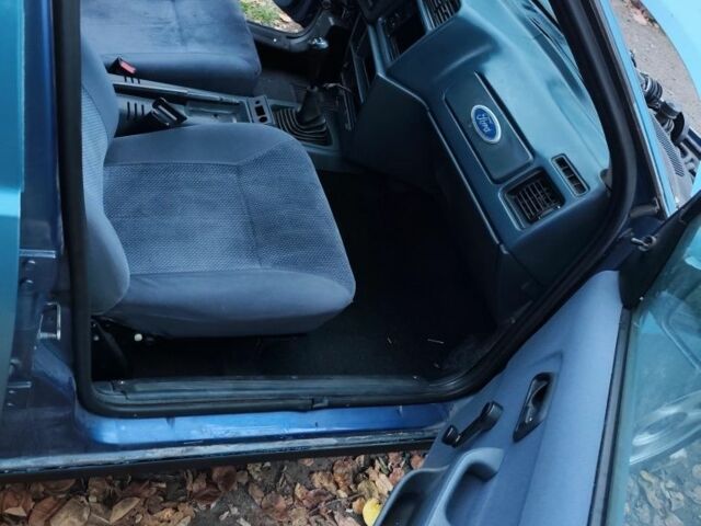 Синий Форд Сиерра, объемом двигателя 2 л и пробегом 200 тыс. км за 800 $, фото 5 на Automoto.ua