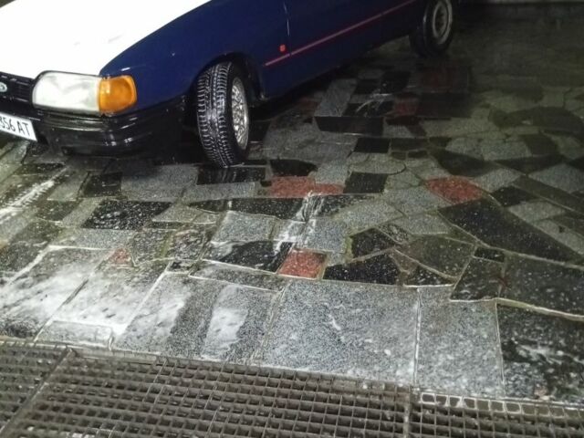 Синій Форд Сієрра, об'ємом двигуна 1.8 л та пробігом 100 тис. км за 654 $, фото 1 на Automoto.ua