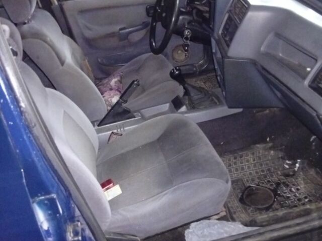 Синій Форд Сієрра, об'ємом двигуна 1.8 л та пробігом 100 тис. км за 654 $, фото 4 на Automoto.ua