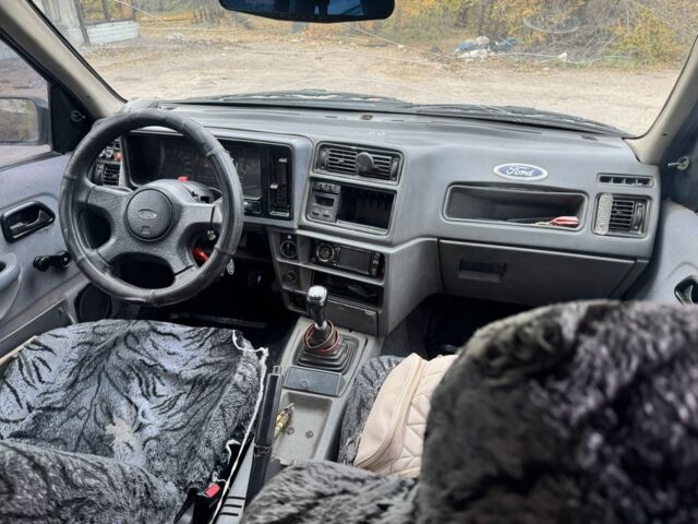 Синий Форд Сиерра, объемом двигателя 2 л и пробегом 100 тыс. км за 450 $, фото 4 на Automoto.ua