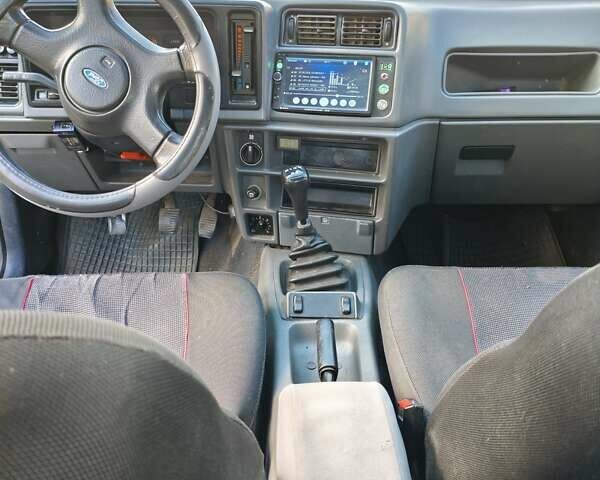 Синий Форд Сиерра, объемом двигателя 2 л и пробегом 100 тыс. км за 1600 $, фото 5 на Automoto.ua