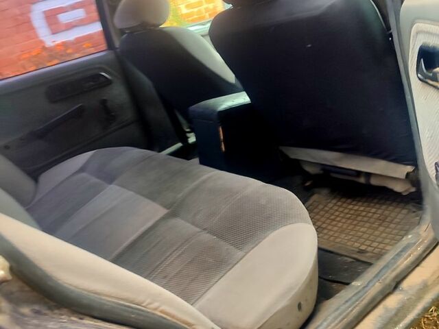 Синій Форд Сієрра, об'ємом двигуна 2 л та пробігом 50 тис. км за 750 $, фото 4 на Automoto.ua