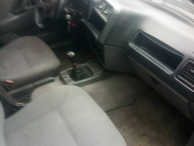 Синий Форд Сиерра, объемом двигателя 2.3 л и пробегом 500 тыс. км за 1020 $, фото 3 на Automoto.ua