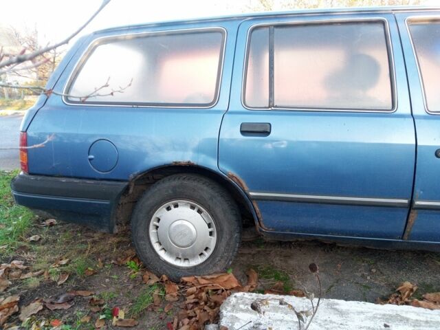 Синий Форд Сиерра, объемом двигателя 0 л и пробегом 150 тыс. км за 500 $, фото 5 на Automoto.ua