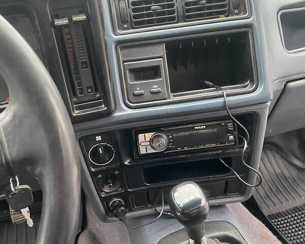 Синий Форд Сиерра, объемом двигателя 2 л и пробегом 300 тыс. км за 903 $, фото 8 на Automoto.ua