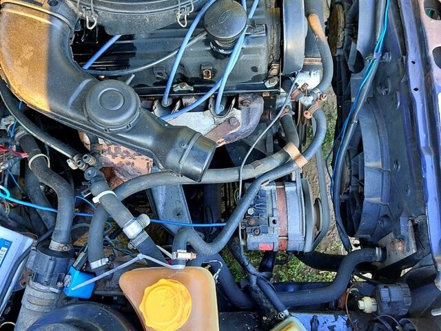 Синій Форд Сієрра, об'ємом двигуна 2 л та пробігом 170 тис. км за 1600 $, фото 1 на Automoto.ua