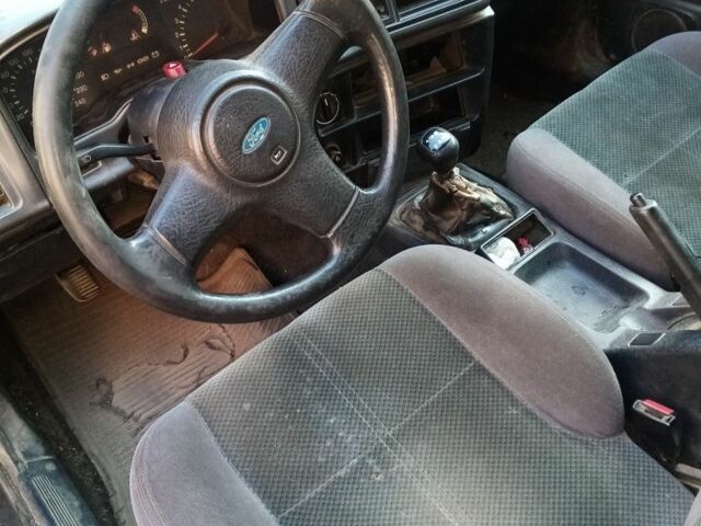 Синий Форд Сиерра, объемом двигателя 2 л и пробегом 250 тыс. км за 400 $, фото 5 на Automoto.ua