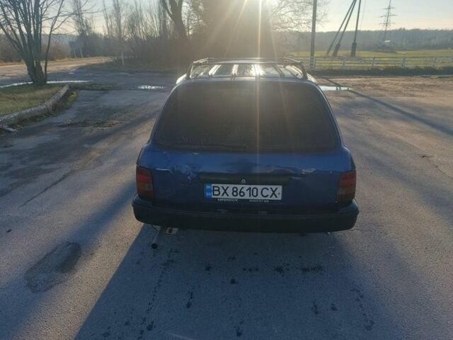 Синій Форд Сієрра, об'ємом двигуна 2 л та пробігом 456 тис. км за 800 $, фото 4 на Automoto.ua