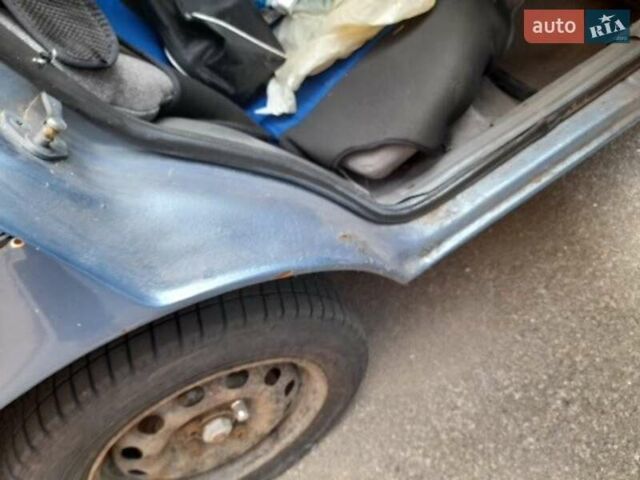 Синий Форд Сиерра, объемом двигателя 1.99 л и пробегом 350 тыс. км за 999 $, фото 4 на Automoto.ua
