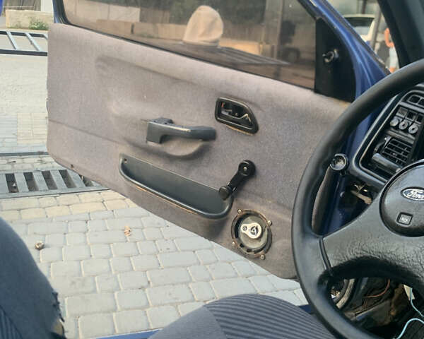 Синій Форд Сієрра, об'ємом двигуна 1.8 л та пробігом 200 тис. км за 600 $, фото 8 на Automoto.ua