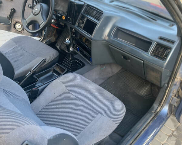 Синій Форд Сієрра, об'ємом двигуна 1.8 л та пробігом 200 тис. км за 600 $, фото 5 на Automoto.ua