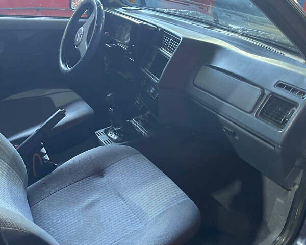 Синий Форд Сиерра, объемом двигателя 2 л и пробегом 270 тыс. км за 1300 $, фото 6 на Automoto.ua