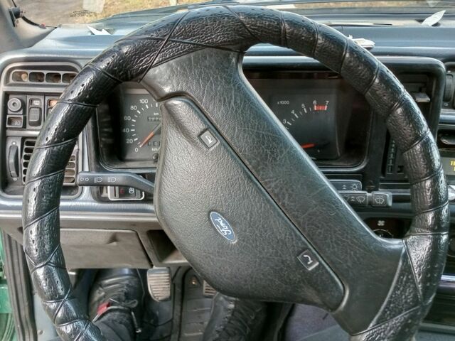 Зелений Форд Сієрра, об'ємом двигуна 1.6 л та пробігом 200 тис. км за 1799 $, фото 6 на Automoto.ua