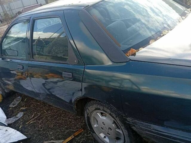 Форд Сієрра 1992 у Прилуках на Automoto.ua Зелений Форд Сієрра, об'ємом двигуна 2 л та пробігом 47 тис. км за 955 $, фото 10 на Automoto.ua