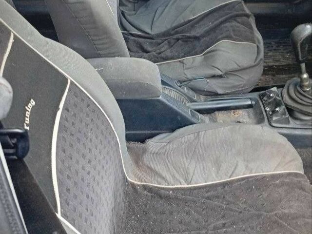 Форд Сієрра 1992 у Прилуках на Automoto.ua Зелений Форд Сієрра, об'ємом двигуна 2 л та пробігом 47 тис. км за 955 $, фото 4 на Automoto.ua