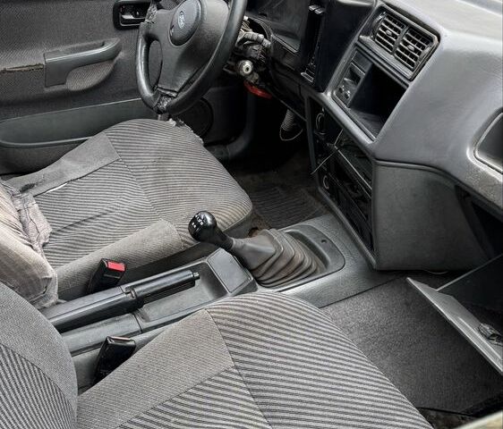 Форд Сиерра 1988 в Черкассах на Automoto.ua Зеленый Форд Сиерра, объемом двигателя 1.8 л и пробегом 200 тыс. км за 270 $, фото 3 на Automoto.ua