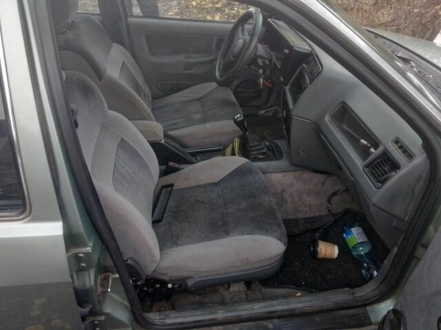 Зелений Форд Сієрра, об'ємом двигуна 1.8 л та пробігом 1 тис. км за 1300 $, фото 4 на Automoto.ua