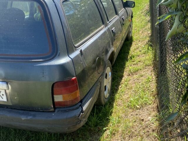 Зеленый Форд Сиерра, объемом двигателя 1.8 л и пробегом 250 тыс. км за 400 $, фото 4 на Automoto.ua