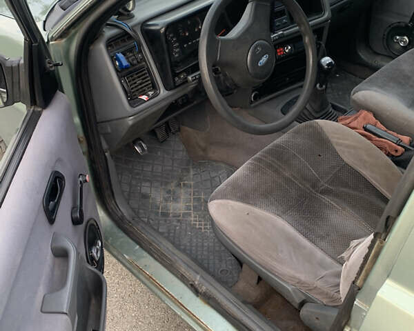 Зелений Форд Сієрра, об'ємом двигуна 1.8 л та пробігом 250 тис. км за 700 $, фото 8 на Automoto.ua