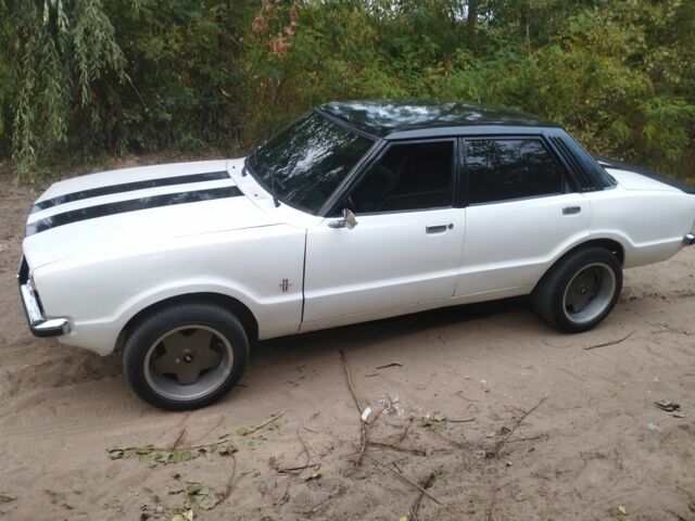 Белый Форд Таунус, объемом двигателя 2 л и пробегом 171 тыс. км за 2700 $, фото 4 на Automoto.ua