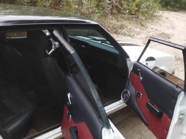 Белый Форд Таунус, объемом двигателя 2 л и пробегом 171 тыс. км за 2700 $, фото 2 на Automoto.ua