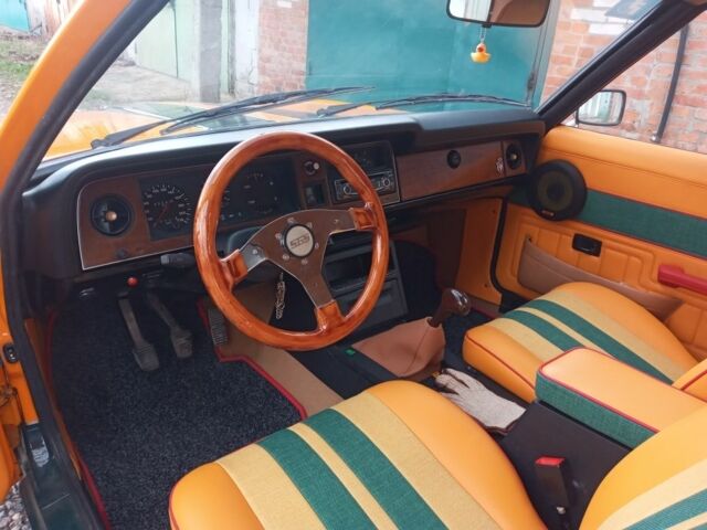 Желтый Форд Таунус, объемом двигателя 1.6 л и пробегом 10 тыс. км за 8340 $, фото 3 на Automoto.ua