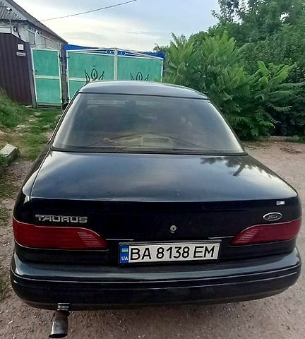 Форд Таунус 1995 у Кропивницькому (Кіровограді) на Automoto.ua Зелений Форд Таунус, об'ємом двигуна 3.8 л та пробігом 400 тис. км за 1420 $, фото 1 на Automoto.ua
