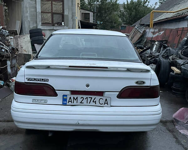 Форд Таурус 1993 в Коростене на Automoto.ua Белый Форд Таурус, объемом двигателя 2.98 л и пробегом 100 тыс. км за 1150 $, фото 3 на Automoto.ua