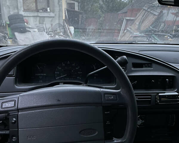 Форд Таурус 1993 в Коростене на Automoto.ua Белый Форд Таурус, объемом двигателя 2.98 л и пробегом 100 тыс. км за 1150 $, фото 5 на Automoto.ua