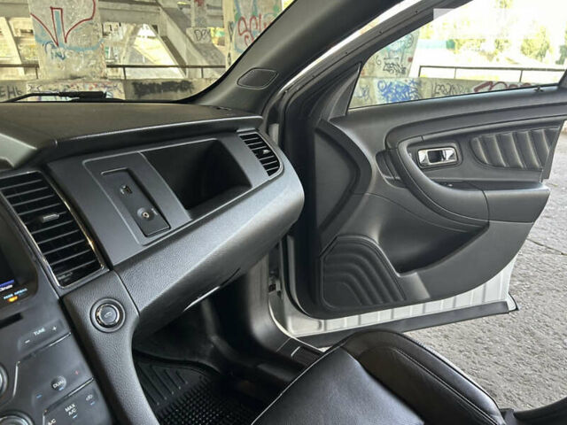 Форд Таурус, объемом двигателя 3.7 л и пробегом 120 тыс. км за 13000 $, фото 6 на Automoto.ua