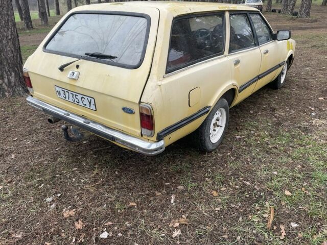 Желтый Форд Таурус, объемом двигателя 1.6 л и пробегом 1 тыс. км за 457 $, фото 3 на Automoto.ua