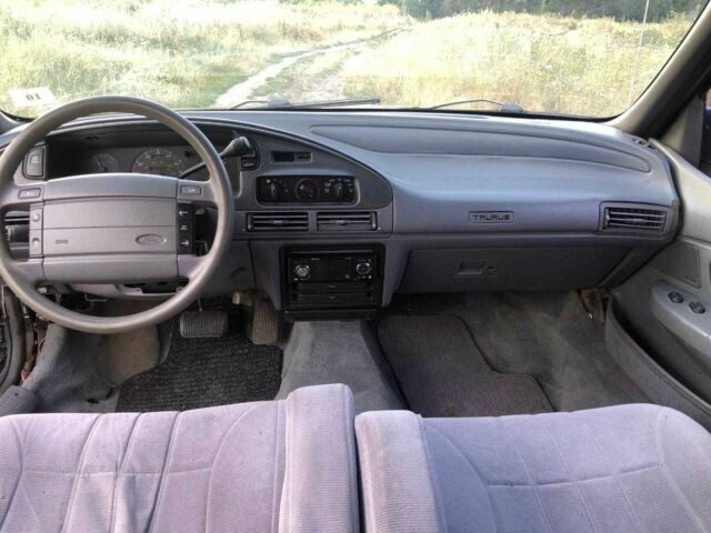 Серый Форд Таурус, объемом двигателя 3 л и пробегом 50 тыс. км за 1200 $, фото 11 на Automoto.ua