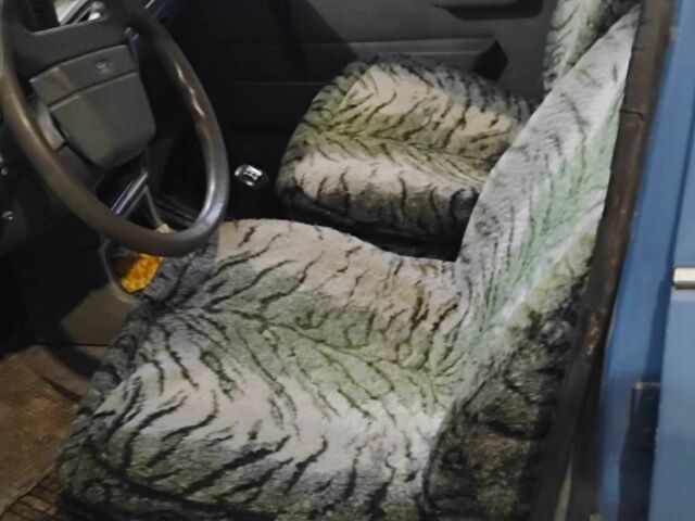 Синий Форд Тандерберд, объемом двигателя 10 л и пробегом 566 тыс. км за 420 $, фото 5 на Automoto.ua