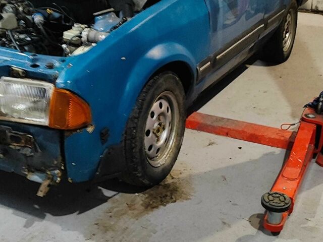 Синий Форд Тандерберд, объемом двигателя 10 л и пробегом 566 тыс. км за 420 $, фото 4 на Automoto.ua