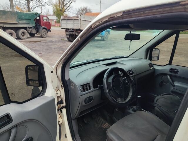 Белый Форд Турнео Коннект, объемом двигателя 1.8 л и пробегом 250 тыс. км за 1500 $, фото 5 на Automoto.ua